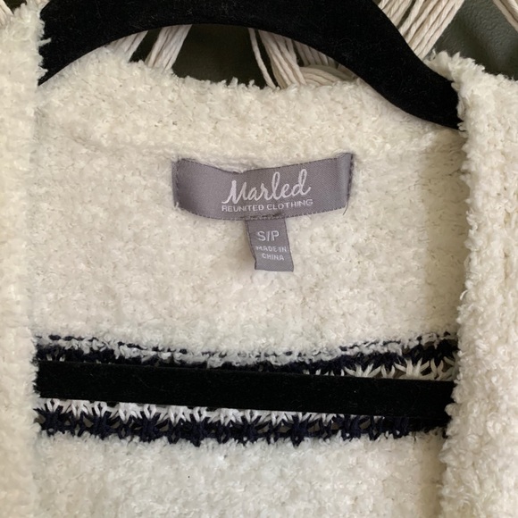 Super soft and fuzzy cardigan sweater - Picture 3 of 3